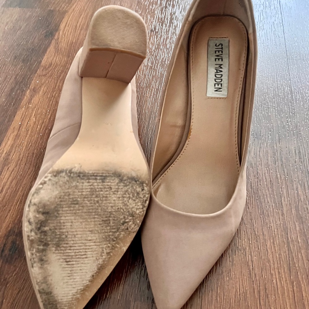 IN MYNT CONDITION NUDE HEELS FROM STEVE MADDEN - 6.5